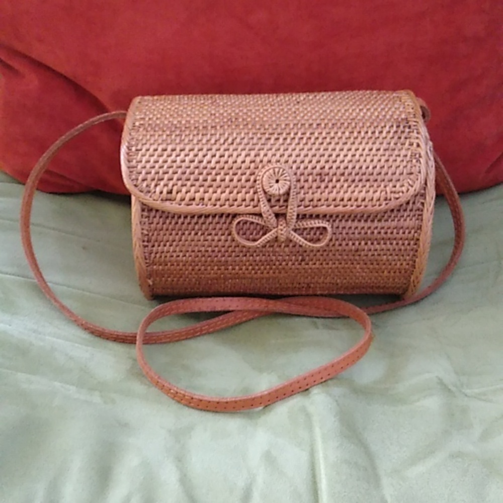 Barrel shaped rattan crossbody bag with cotton lining